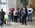 Bild: Gemeinde Speichersdorf/exb
Tobias Steuer (Dritter von links) übergab die Geräte an Informatiklehrer Silvio Schömann, Grundschullehrerin Marion Pfeifer, Rektorin Hedwig Forster, Grundschullehrerin Ulrike Keck, Bürgermeister Christian Porsch, Konrektorin Marion Vogel und die EDV-Beauftragte der Gemeinde Speichersdorf, Kämmerin Michaela Hösl (von links).