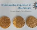 Bild: Kriminalpolizeiinspektion Oberfranken/exb
Diese Goldmedaillen im Wert von rund 7000 Euro kommen wieder zurück zum ursprünglichen Besitzer, der Gemeinde Pechbrunn. Bürgermeister Stephan Schübel ist von der tollen Polizeiarbeit begeistert. Er habe nicht mit einem Erfolg gerechnet.