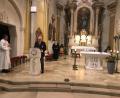 Bild: dob
Der ehemalige ILS-Leiter Herbert Putzer brachte sich in den ökumenischen Gottesdienst in der Stadtpfarrkirche ein, den Kaplan Alexander Ertl (links) mit dem evangelischen Stadtpfarrer Dieter Schinke (rechts) zusammen mit den BRK-Mitstreitern feierte.