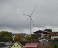 Bild: dob
Wenn es nach dem Willen der Freien-Wähler-Stadtratsfraktion geht, könnten sich auch bald auf dem Gebiet der Großgemeinde derartige Windräder drehen, wie hier bei Wittschau.