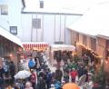 Bild: rn
Im Jahr 2017 gab es noch Adventsmarkt und Schneetreiben. 2020 bleibt nur die Hoffnung auf Schnee. Der Heimatverein Eschenbach hat seinen traditionellen Adventsmarkt beim Taubnschuster bereits abgesagt.