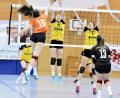 Bild: Hubert Ziegler
Es wird wieder gebaggert, gepritscht und geblockt. Mit einem Heimspiel gegen den TB/ASV Regenstauf beginnt für die Regionalliga-Volleyballerinnen des SV Hahnbach die neue Saison. Auf dem Bild Katrin Rühl (Mitte im gelben Trikot) und Cornelia Sollfrank (rechts) beim Zweierblock.

Bild: Ziegler