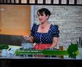Screenshot: ZDF
„Saure Zipfel: Bratwürste in saurem Wurzelsud mit Joghurt-Fenchel-Brötchen“ bereitete die Hirschauer Friseurmeisterin Kerstin Lutz-Uschold am zweiten Tag der ZDF-Küchenschlacht zu.