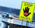 Bild: Tobias Hase/dpa
Wahrscheinlich wegen Alkoholkonsums begab sich ein 19-Jähriger in der Nacht zum Freitag auf eine gefährliche Irrfahrt auf der A 6.