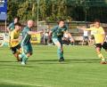 Bild: gb
Wichtiges Spiel für den SV Mitterteich im Kampf um den Klassenerhalt in der Landesliga Nordost: Die Stiftländer empfangen am Samstag den direkten Konkurrenten 1. FC Herzogenaurach. Das Bild zeigt eine Szene aus dem Vorbereitungsspiel gegen Bayernligist SpVgg Bayern Hof (4:1), von links in den grünen Trikots die Mitterteicher Akteure Kevin Krassa, Thomas Wildenauer und Manuel Dürbeck.