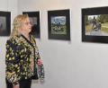 Bild: hcz
Stadträtin Dagmar Nachtigall guckt als eine der ersten genau hin, wie Schuld in Bildern dargestellt wird.