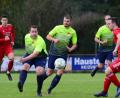 Bild: ham
SpVgg-Goalgetter Bastian Lobinger (Mitte) zieht ab, aber ein Tor wollte der SpVgg Pfreimd gegen den TSV Seebach nicht gelingen.
