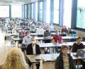 Bild:  Poppel/OTH Amberg-Weiden/exb
Nach Studiengang getrennt werden die Erstsemester in diesem Jahr begrüßt. Auf dem Bild ist ein Teil der Studienanfänger im Studiengang „International Business“ zu sehen.