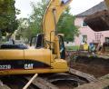 Bild: bö
Die ersten Arbeiten im Zuge des An- und Umbaus des Kindergartens ist die Schaffung einer eigenen Baustellenzufahrt von der Hauptstraße her, um den Hortbetrieb nicht zu behindern. Träger der Baumaßnahme ist die katholische Kirchenstiftung Schmidmühlen, die Baukosten liegen bei etwa 1,5 Millionen Euro.