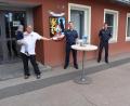Bild: PHK Lottner/exb
Der Vorsitzende der WW-Nabburg Oliver Boetcher mit Tochter, POW Minks, POK Stangl sowie Doris Kraus-Boetcher mit Sohn freuten sich über die Spendenbereitschaft der Polizisten.