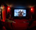 Bild: gld
Film ab! Sobald der Blu-Ray-Player einen Action-Kracher oder einen Grusel-Schocker abspielt, fühlt sich der Zuschauer dank 11.2-Anlage und einer über drei Meter breiten Leinwand, als wäre er mittendrin.