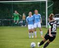 Bild: Andreas Brückmann
Die Zwei-Frau-Mauer des TSV Theuern mit Nina Hefner und Lena Götz steht gut: Der TSV blieb im Landesligaduell mit dem BCF Wolfratshausen ohne Gegentor und siegte mit 3:0.