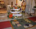 Bild: jr
Der Erntealtar stand am Sonntag im Mittelpunkt der Feierlichkeiten zum Erntedankfest. Die Dorfgemeinschaft Pechofen hat den Altar in der Pfarrkirche St. Jakob gestaltet, die Mitterteicher Pfadfinder legten den Blumenteppich. Noch bis Donnerstagmittag ist der Erntealtar zu bewundern.