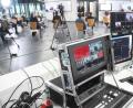 Bild: Gabi Schönberger
Wer digital sagt, muss digitale Taten folgen lassen, am besten in Echtzeit. Mitarbeiter des Landratsamts übertragen die Veranstaltung über Künstliche Intelligenz aus Weiherhammer per Livestream auf die Internetseiten des Landratsamts. Unter www.facebook.com/newperspektiven ist der Film weiterhin zu sehen.