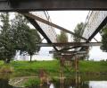 Bild: Gabi Schönberger
Gesperrt und ihrer Bretter beraubt ist die ehemalige Radler- und Fußgängerbrücke, die der Erweiterung von Constantia weichen musste. Bis es einen Ersatz gibt, wird noch viel Wasser die Waldnaab hinunterfließen.