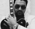 Bild: exb
Giovanni Weiss (*1980) - Wegen einer drohenden Quarantäne hat Martin Taylor die Deutschlandtournee abgesagt. Echopreisträger Giovanni Weiss übernimmt den Gitarrenpart. Der aus einer Sinti-Familie stammende Gitarrenvirtuose spielt authentischen Gypsy-Jazz der Extraklasse.