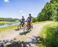 Bild: exb/Tourismusgemeinschaft
Schöne Radtouren, wie hier am Eixendorfer See, gehören zu den Pfunden, mit denen die Tourismusregion Oberpfälzer Wald wuchern kann.