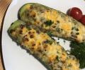 Bild: Michael Schiffer
Einfach köstlich: Die gefüllten Zucchini werden im Ofen mit Gruyère überbacken.