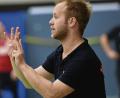 Bild: Alfred Schwarzmeier
HC-Trainer Jannis Prelle gibt Anweisungen: Am Sonntag geht es für die Weidener mit der Partie gegen den ESV Regensburg II los.