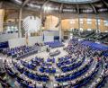 Bild: Michael Kappeler/dpa
Die Zahl der Abgeordneten im Bundestag drüfte erst nach der übernächsten Bundestagswahl sinken.