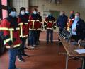Bild: jr
Eine Standortschulung zum Thema Strahlenschutz führte die Staatliche Feuerwehrschule Regensburg bei der Feuerwehr Mitterteich durch. Reinhard Märkl und Thomas Schäfer (von rechts) leiteten den Auffrischungslehrgang. Mit dabei war unter anderem Kommandant Franz Bauernfeind (Dritter von rechts).