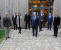 Bild: Christine Hollederer
In den Hollerhöfen im Landkreis Tirschenreuth tagten die Oberpfälzer Landräte (von links): Landrat Thomas Ebeling (Schwandorf), Landrat Roland Grillmeier (Tirschenreuth), Johann Keller (Bayerischer Landkreistag), Landrätin Tanja Schweiger (Regensburg), Landrat Franz Löffler (Cham), Landrat Richard Reisinger (Amberg-Sulzbach), Winfried Brechmann (Bayerisches Staatsministerium für Gesundheit und Pflege), Landrat Willibald Gailler (Neumarkt) und Regierungspräsident Axel Bartelt.
 