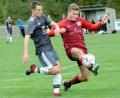 Bild: heh
Der TSV Waldershof und die (SG) SV Mitterteich II/SV Steinmühle I trennten sich am Samstag 2:2. Hier klärt der Waldershofer Julian Fürst (rechts) gegen Tobias Seitz, den zweifachen Torschützen der Gäste.
