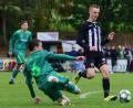 Bild: ham
Torschützen unter sich: Während Fabio Pirner (rechts) mit einem Dreierpack der Matchwinner für die DJK Gebenbach war, durfte Christian Uschold vom FC OVI-Teunz immerhin den zwischenzeitlichen Ausgleich bejubeln.