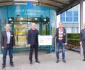 Bild: Klinikum/Dietl/exb
Bei der Spendenübergabe (von links): Reinhard Birner, Personalratsvorsitzender Klinikum Amberg; Frank Käfer vom Golf- und Landclub Schmidmühlen; Josef Schuller, Stellvertretender Personalratsvorsitzender; Manfred Wendl, Klinikumsvorstand.