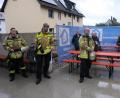 Bild: usc
Beim Baustellenfest in der Eglseer Straße ging der Blick der Besucher oft gen Himmel zur Höhenübung der Amberger Feuerwehr auf einem Baukran.