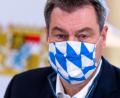 Bild: Peter Kneffel/dpa
Markus Söder (CSU), Ministerpräsident von Bayern, kommt mit seinem blau-weißen Mund-Nasen-Schutz zur Kabinettssitzung in die Bayerische Staatskanzlei. Im Fokus stehen Reaktionen auf die steigenden Corona-Zahlen in vielen bayerischen Kommunen, unter anderem auch in der Landeshauptstadt München.