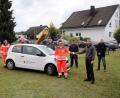 Bild: jma
Vorsitzender Johannes Wittmann übergibt Simon Weber von den  HvO Haidenaabtal die Spende. Die Helfer vor Ort sparen jeden Cent für  ein neues Einsatzfahrzeug.