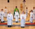 Bild: ü
Fünf neue Ministranten nehmen die älteren Diener Gottes in Kirchenthumbach in ihre Mitte auf.