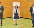 Bild: Thomas Dobler
Bei der Wahl in der ersten Sitzung der Versammlung des Zweckverbands Müllverwertung Schwandorf wurde Landrat Thomas Ebeling (Schwandorf; Zweiter von links) als Vorsitzender wiedergewählt. Ihm zur Seite steht als stellvertretende Vorsitzende Oberbürgermeisterin Gertrud Maltz-Schwarzfischer (Regensburg; rechts daneben), sowie die weiteren stellvertretenden Vorsitzenden Landrat Klaus Peter Söllner (Kulmbach; links) und Oberbürgermeister Markus Pannermayr (Straubing; rechts).