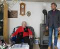 Bild: jzk
Zweiter Bürgermeister Hermann Schraml gratulierte Edeltraud König zu ihrem 85. Geburtstag.