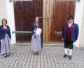 Bild: bö
Stolz sind die Musikerinnen und Musiker der Trachtenkapelle Hohenburg auf die Leistung von Nina Plank (Mitte). An der bayerischen Musikakademie in Hammelburg legte sie die D3-Prüfung für das Goldene Musikerleistungsabzeichen sehr erfolgreich ab. Dazu gratulierten Dirigentin Anja Paulus (links) und Trachtenkapellenvorstand Markus Mitschke (rechts) zusammen mit Ausbilderin Stephanie Jung, die nicht mit dabei sein konnte.