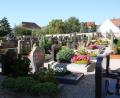 Bild: adj
Heuer gibt es keinen gemeinsamen Gräbergang auf dem Friedhof in Altenstadt/WN. Die Gräber werden dennoch vom Priester gesegnet, allerdings zu einem unbekannten Zeitpunkt, um Menschenansammlungen zu vermeiden.