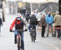 Bild: Gabi Schönberger
Egal ob mit dem Fahrrad oder zu Fuß: In der Weidener Fußgängerzone gilt ab sofort Maskenpflicht.