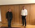 Bild: fg
Bürgermeister Hermann Falk freut sich, dass Sepp Strobl auch die kommenden sechs Jahre das Amt des Stadtheimatpflegers übernimmt.