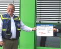 Bild: Hirsch
Sparda-Bank-Filialleiter Gerhard Eckl (rechts) überreichte den Scheck an den Vorsitzenden des THW-Helfervereins, Oberbürgermeister Andreas Feller (links).