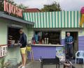 Bild: clemens.fuetterer@oberpfalzmedien.de, cfuetterer
Manche Erinnerung an das Filmprojekt bleibt. An die 70er Jahre ist optisch der Kiosk angelehnt. Die Installation dient künftig dem Freibadförderverein für Events.