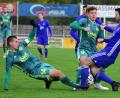 Bild: Schrems
Der SV Mitterteich fertigte am Samstag den überforderten TuS Feuchtwangen mit 5:0 ab. Hier kämpfen Manuel Dürbeck (links) und Kevin Grünauer (Mitte) mit Gästespieler Christian Beck (rechts) um den Ball.