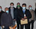 Bild: Helmut Konrad/exb
Die Neu- und Jubelsodalen, wegen Corona mit Maske. Von rechts Präfekt Peter Krikorka, Zentralpräses Thomas Schmid, Bezirksobmann Max Pravida, Josef Konrad, Thomas Grabe, Claus Korb, Konrad Göhl, Matthias Köppl und Obmann Helmut Konrad.