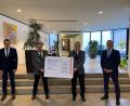 Bild: Volksbank Raiffeisenbank Nordoberpfalz/exb
Bei der Scheckübergabe dabei waren (von links) Baufinanzierungsspezialist Gerhard Bauer, Schützenmeister Harald Thiermann, Schriftführer Johannes Bartl und Regionalmarktleiter Helmut Wolfrum.