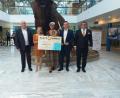 Bild: Universität Pilsen/exb
Stellvertretend für alle Partner nahmen Miroslav Popelka, Renata Šmidtová (Universität Prag), Helena Východská (Universität Pilsen), Pavel Titz (Nationalmuseum Prag) und Petr Netolický (Universität Pilsen) den Preis in Empfang.