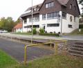 Bild: bkr
Nicht nur Teile des Vereinsheims des TSV 1960 Kastl, sondern auch die 100-Meter-Laufbahn soll erneuert werden. 	Bild: bkr
