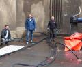 Klärwärter Josef Härtl (rechts) erklärt den beiden Verbandsvorsitzenden Bürgermeister Ernst Schicketanz aus Altenstadt/WN (Mitte) und Bürgermeister Sebastian Dippold aus Neustadt/WN (links) die Funktionsweise der neuen Belüfter.