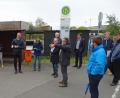 Bild: Dobmeier
Zu chaotischen Zuständen kommt es laut Aussagen beim Dorfrundgang Neunkirchen an der Haltestelle Schule und Kindergarten, wenn „Elterntaxis“, der Bus und Fußgänger zu den Hol- und Bringzeiten von Kindergarten und Schule aufeinandertreffen. Die Neuordnung der Verkehrssituation mit angrenzenden Straßen sei wünschenswert.
