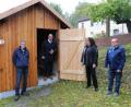 Bild: fphs
Harald Kolitsch vom Bauhof, Oberbürgermeister Oliver Weigel, Maria Magdalena Stöckert vom Bauamt und Bauhofleiter Roland Sommer (von links) freuen sich über das renovierte Waaghäuschen in Manzenberg.