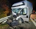 Bild: egl
In diesem Kleintransporter war der Unfallverursacher unterwegs. Der 54-Jährige wurde bei der Kollision mit einem Sattelzug in seinem Führerhaus eingeklemmt.